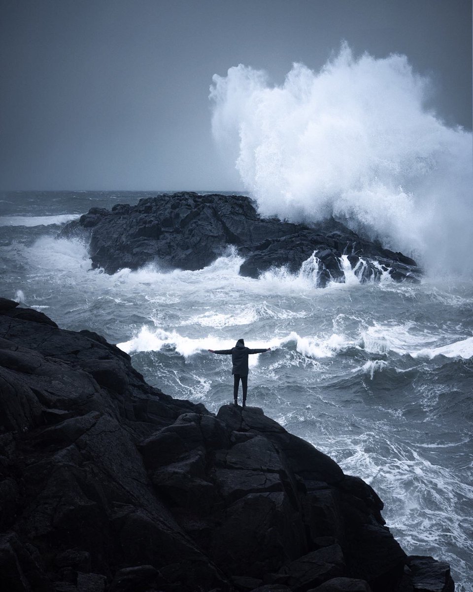 GM from the majestic power of the ocean 💙