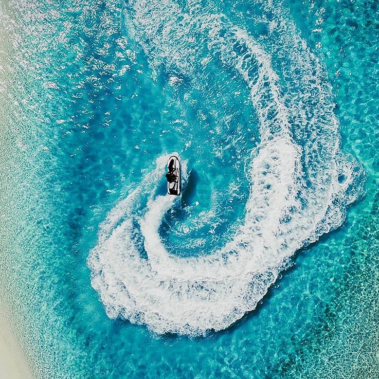 TajMaldives's tweet photo. Explore the turquoise Maldivian waters with an exhilarating jet-ski ride and experience the rush, the gushing waves and the thrill of adventure in these endless blues!
Book now: https://t.co/3G02rdodWJ
#TajExoticaMaldives #LifeAtMaldives #ExploreWithMaldives
#Adventurejunkie https://t.co/FJY8H5ahQ0