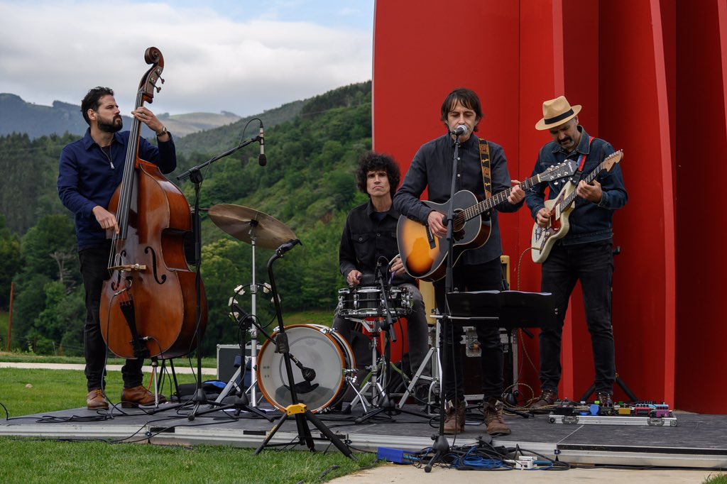 Bihar Dabadaban arituko gara Peru Galbeterekin

19:00 Ate irekiera
19:30 Peru Galbete
20:15 Don Inorrez

Oharra: Jakizue publikoa eserita egongo dela eta segurtasun-distantzia errespetatuko dela. 

Txartelak hemen dituzue eskuragarri:
dabadabass.com/event/don-inor…