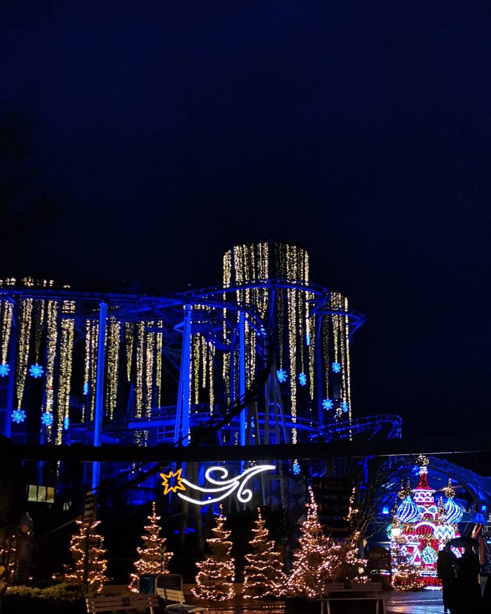 blackforestDiva's tweet photo. One of my favorite places since I was a little girl.. Some things may be changed since then and it became one of the biggest Amusement place in Europe.. But the magic of this special place still hits big 🎢❤️✨❤️🎡
#EuropaPark #SimplyPerfect #XmasVibes #WinterZauber #LichterFest https://t.co/k4qhUwXOAx