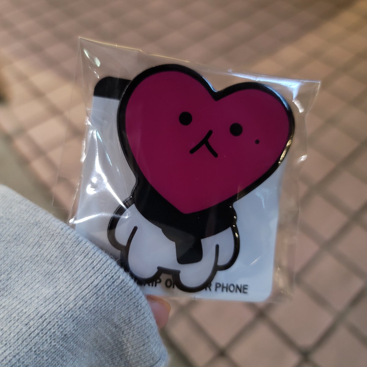 우리로니가 만들어준 러브캐릭터 그립톡 이제야 받았당 💖