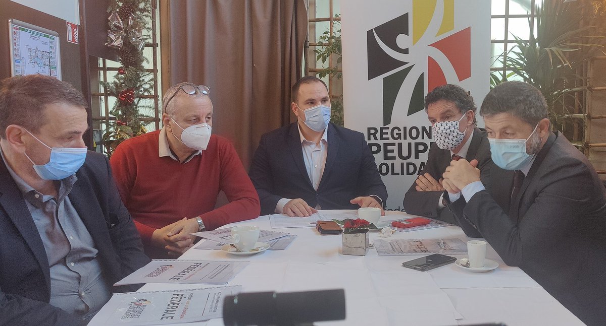 F_Alfonsi's tweet photo. Conf presse RPS à Paris pour présenter sa plateforme programmatique en vue de 2022. Modification constitution pour nouvelle organisation des territoires, pour respecter les cultures régionales et pour une république fédérale où l’autonomie de la Corse sera de plein droit.@RetPS https://t.co/yXa9UmH5dR