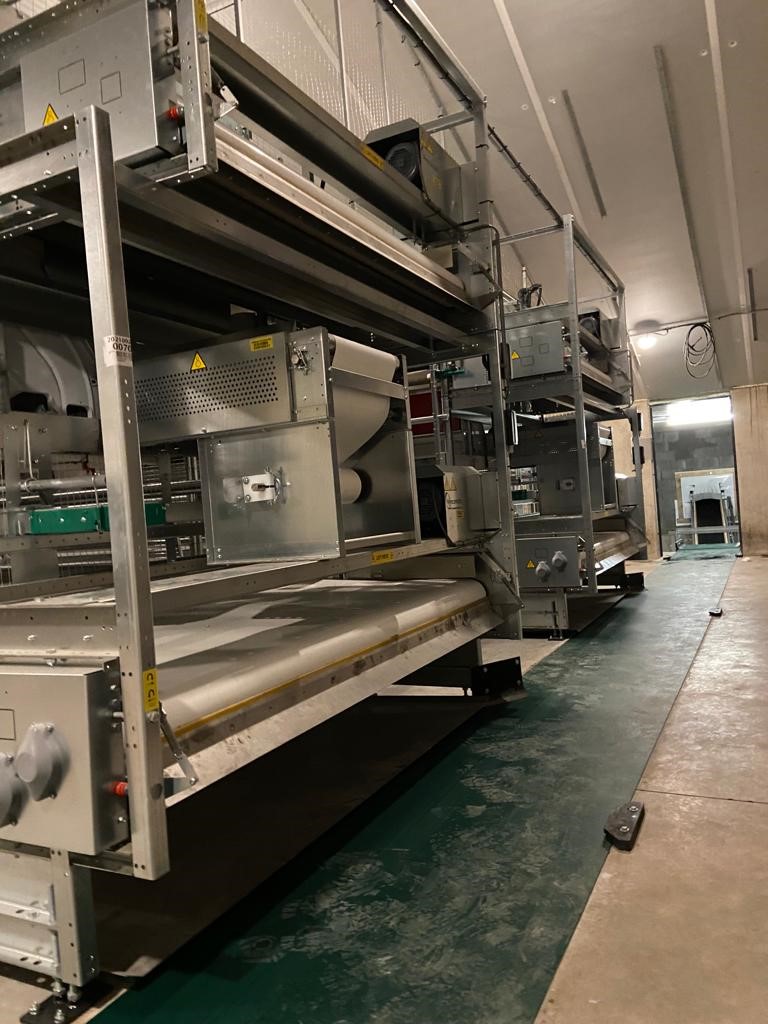 VencomaticGroup's tweet photo. New layer breeder farm almost ready for the birds. With the Prinzen 100 packer. Hercules Cross Conveyor to remove manure out of the house. And Meggsius products to reduce the daily workload. #layers #aviary #tableeggs #smartpoultryfarming - https://t.co/SE2z1dpS5Y https://t.co/guvYqnFXdO