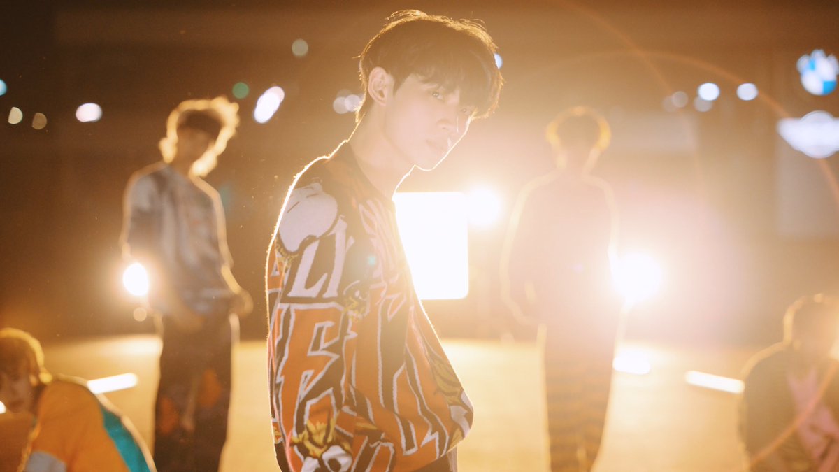 seop_leaf's tweet photo. 눈빛봐 ㅈㄴ 치여 미쳐 https://t.co/N1aHXthGoa