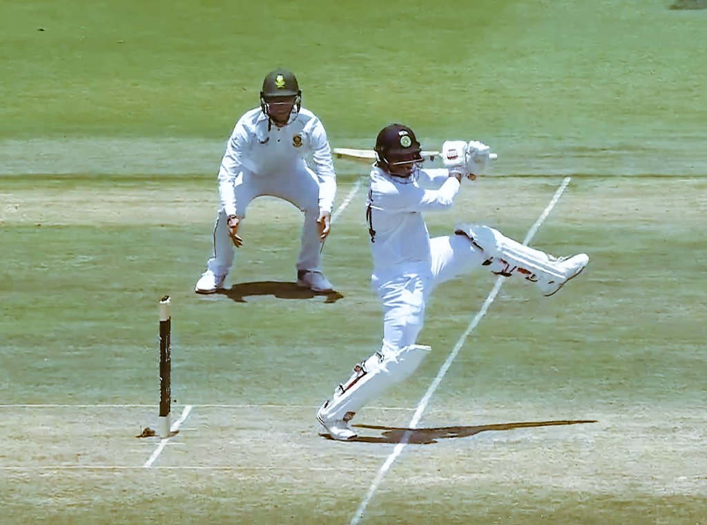LoyalSachinFan's tweet photo. Is there anything Lord Shardul Thakur can’t do on cricket field? https://t.co/SPLd5ni8Yz