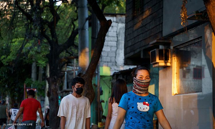 SouthSnippets's tweet image. Govt eyes placing more Calabarzon, Central Luzon areas under Alert Level 3 | via CNN Philippines

READ FULL STORY: buff.ly/3pTG4SH
📸 CNN PH

#southalerts #COVID19PH #alertlevel3