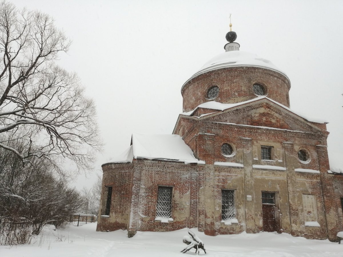 francis_scarr's tweet photo. Finally made it to Nikola-Lenivets art park after two and a half days ski trekking through Kaluga Oblast https://t.co/vwSZCRwepD