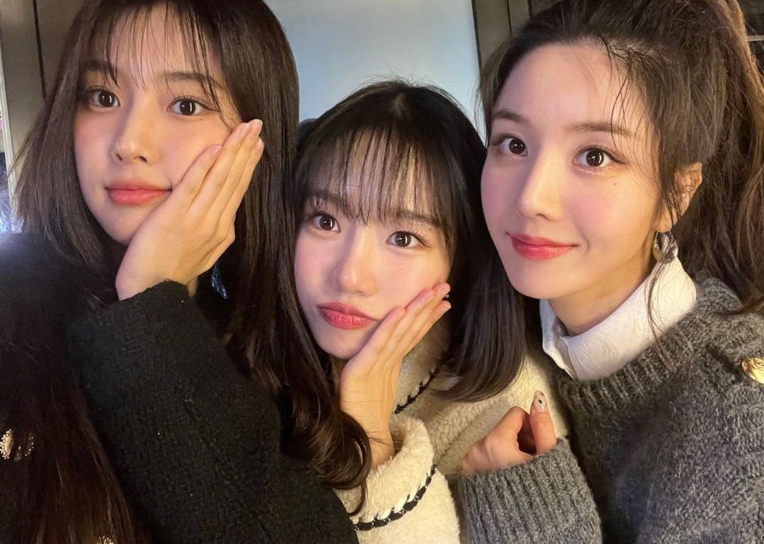 yyujinationn's tweet photo. "it's just a picture, why are you crying?"

the pictures: https://t.co/QLDegwvqAS
