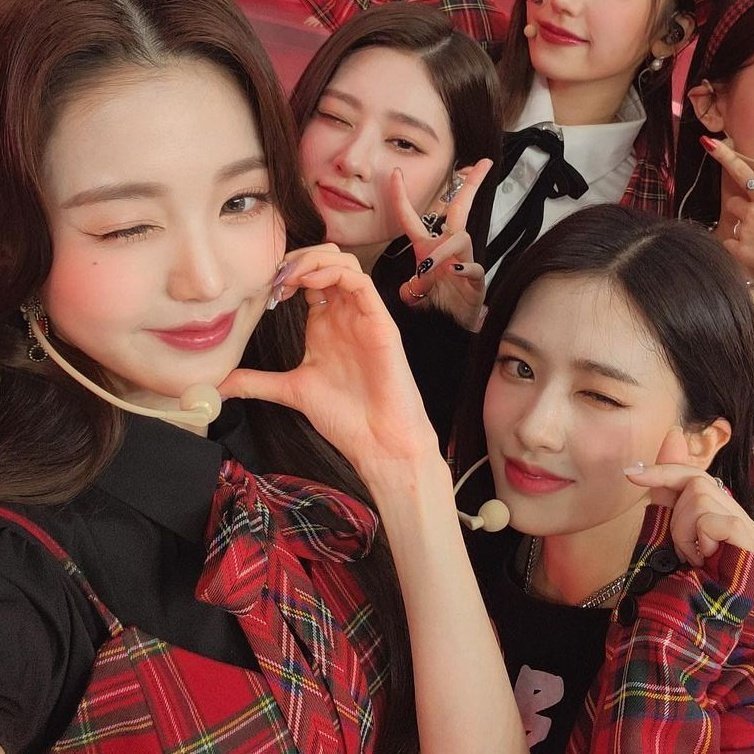 yyujinationn's tweet photo. "it's just a picture, why are you crying?"

the pictures: https://t.co/QLDegwvqAS