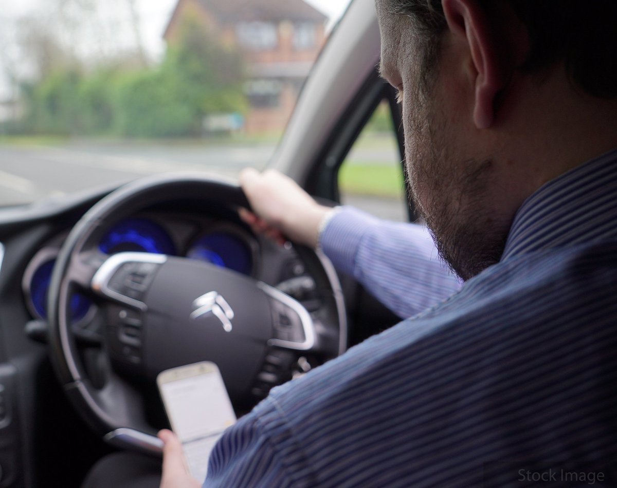 PoliceWilmslow's tweet photo. Driver seen using mobile phone while driving along #Wilmslow Road #Handforth
Vehicle stopped & driver issued with a TOR. #Fatal5 #RoadSafety ๐๐๐ฑ
#PcRowbotham #PCSOHarding https://t.co/moSz2cualC