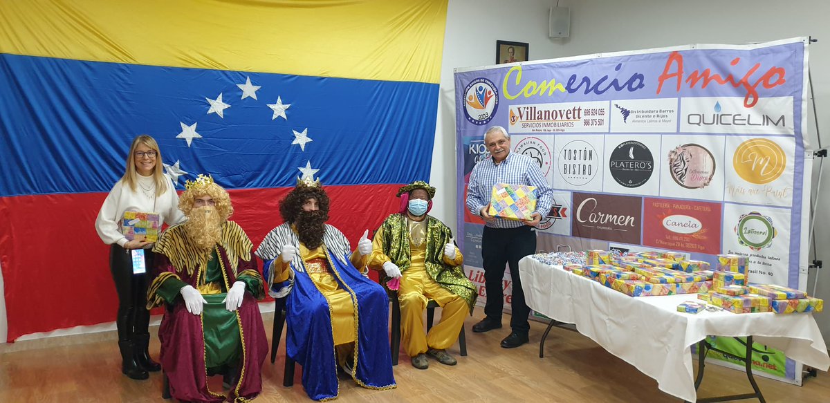 Los Reyes Magos han estado hoy en la Asociación Amigos de Venezuela de Vigo para entregar a los niños los juguetes recibidos a través de la iniciativa #TuempresaunasonrisadeNavidad promovida por MundiNova y <a href="/QualityNova/">QualityNova</a> con la colaboración de <a href="/asdegalgalicia/">Asdegal</a> y <a href="/Xunta/">Xunta de Galicia</a>