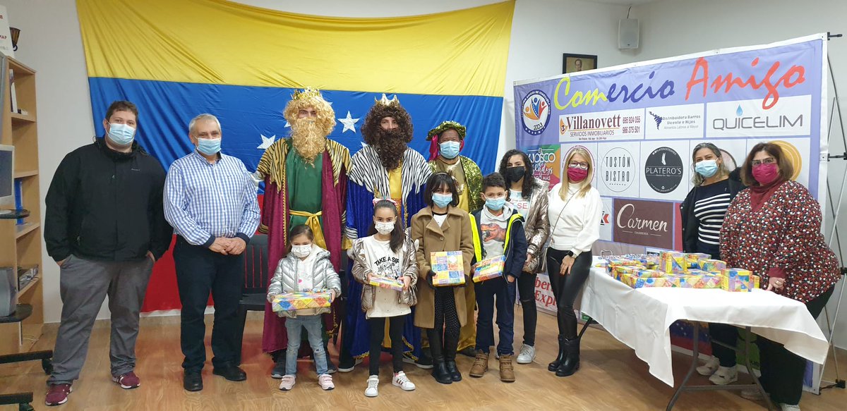 MundiNova's tweet photo. Los Reyes Magos han estado hoy en la Asociación Amigos de Venezuela de Vigo para entregar a los niños los juguetes recibidos a través de la iniciativa #TuempresaunasonrisadeNavidad promovida por MundiNova y @QualityNova con la colaboración de @asdegalgalicia y @Xunta https://t.co/JQi6yNny1G
