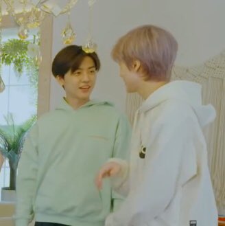 hermanleeee's tweet image. a #jaemsung short au wherein sunod ng sunod si jisung kay jaemin na pafall at bigla siyang napaamin