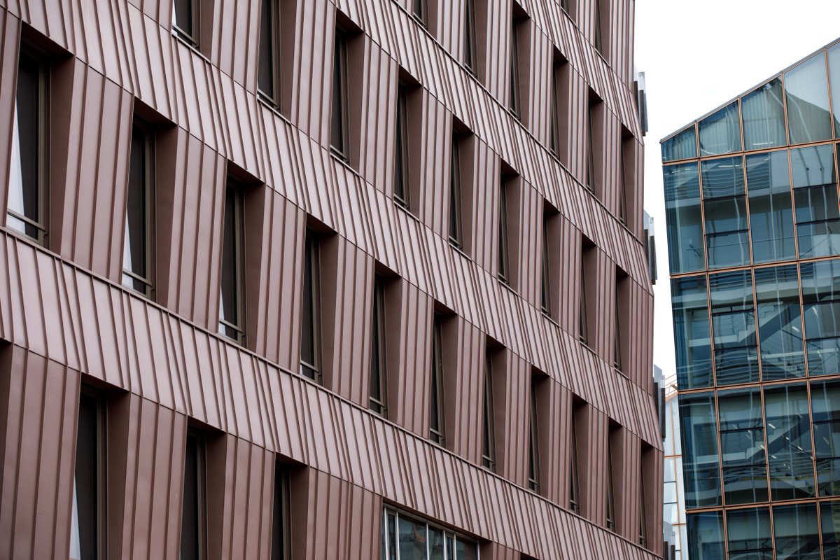 La_CPCU's tweet photo. Au cœur du campus #PontDeFlandre à #Paris19, le 007, immeuble de bureaux ICADE de 8500 m², bénéficie d’une structure innovante #HQE mixte bois et béton et d'un raccordement au réseau chaleur #ENR #CPCU de la Ville. #ChaleurDurable🍃 https://t.co/TsJBI7KAiR