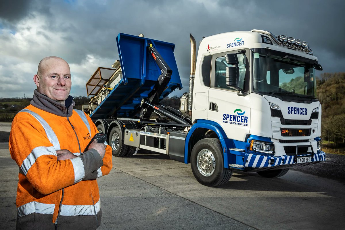 HiabOfficialUK's tweet photo. Spencer Environmental Care Associates invested in a new hooklift to support its ongoing work on the nationwide #HS2project. The land &amp; forest management company ordered a MULTILIFT Ultima 21S fitted to a Scania; joining their 10-truck fleet.

Full story: https://t.co/tcbBGB3y7n https://t.co/hjNXn7r8pE