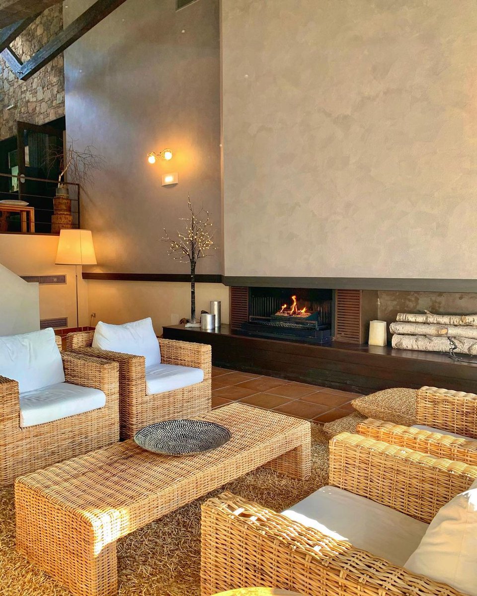 🌿 Gaudir d'un diumenge vora d'una llar de foc i envoltat de natura és un privilegi que pots trobar a l'<a href="/Hotelresguard/">Resguard dels Vents</a>! 

Un indret on el silenci i la tranquil·litat són els protagonistes i que ens regala unes vistes a la Vall de Ribes. 😍
 
👉 loom.ly/HGg628E
#inpyrenees