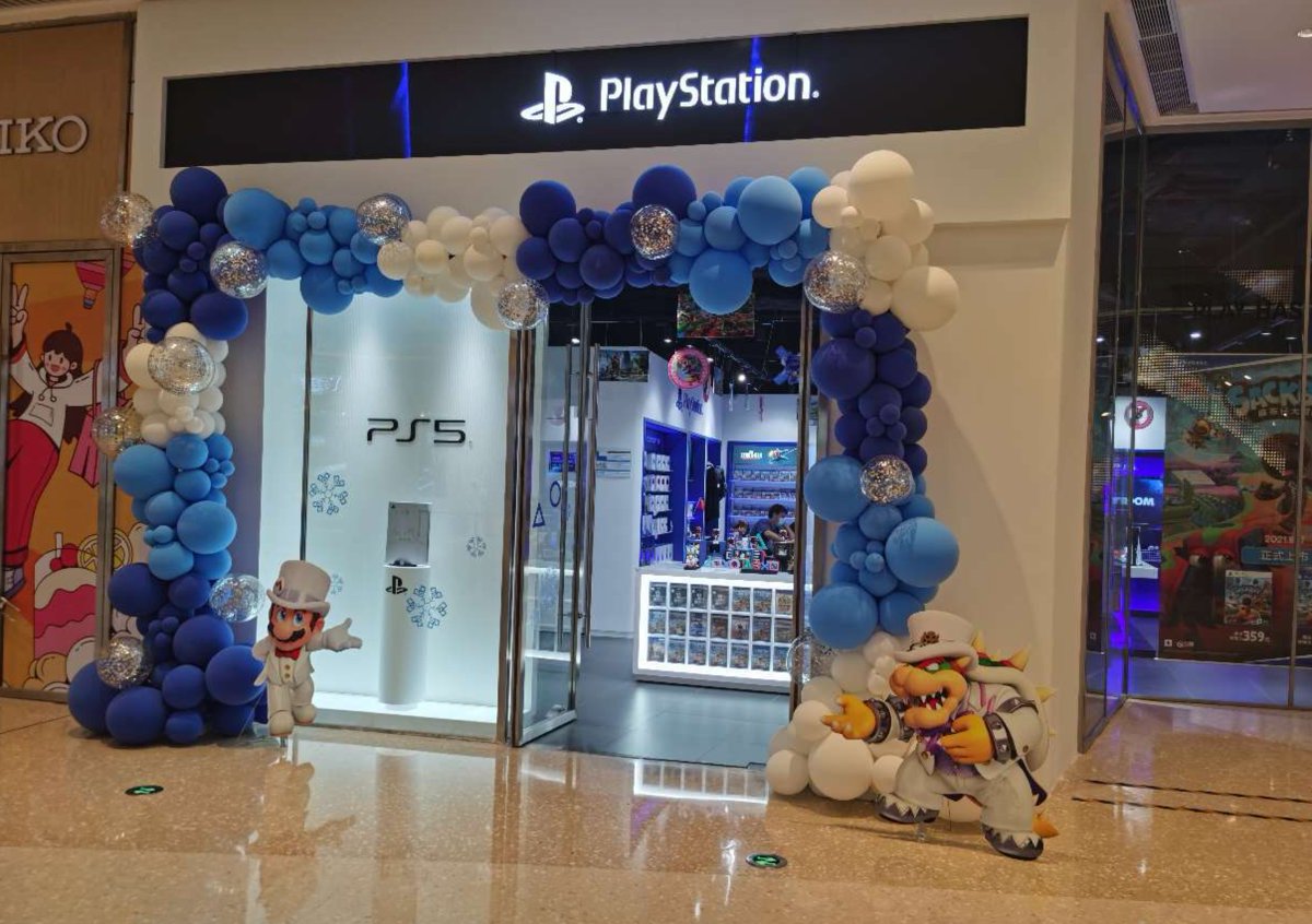 RT @ZhugeEX: Some unique decorations in front of this PlayStation Store in Guangzhou, China. https://t.co/bJVsSdyBy8