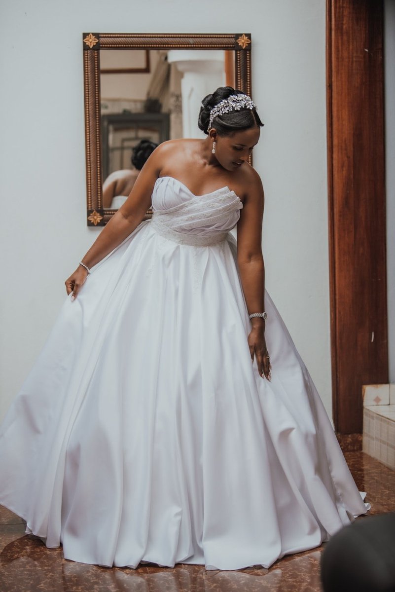 delyth_ug's tweet photo. For most women, a wedding gown represents far more than just a DRESS. It is the embondiment of a DREAM.😍

Meet one of our gorgeous December 2021 brides, Pamela.💕
Bridal gown: @delyth_ug
📸: @jimmynzi1 https://t.co/6K8xVVlaG2