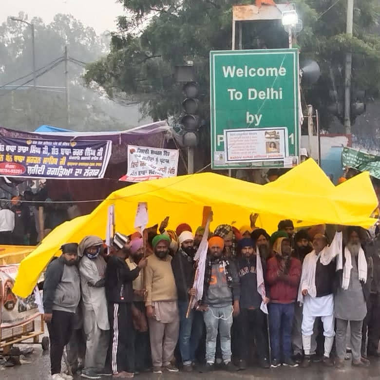 kisanektamorcha's tweet photo. पिछले साल इसी दिन दिल्ली की सीमाओं पर भी बहुत बारिश हुई थी जहां किसानों के मोर्चे लगे थे।

किसान भी एक साल तक "सड़को पर अटके रहे"

पर किसानों ने हार नहीं मानी और जीत कर लौटे।

साहेब, बहाने मत बनाओ, सच को स्वीकार करो कि लोग आपकी नीतियों के खिलाफ है!!

#GoBackModi https://t.co/LScwuZNvS7