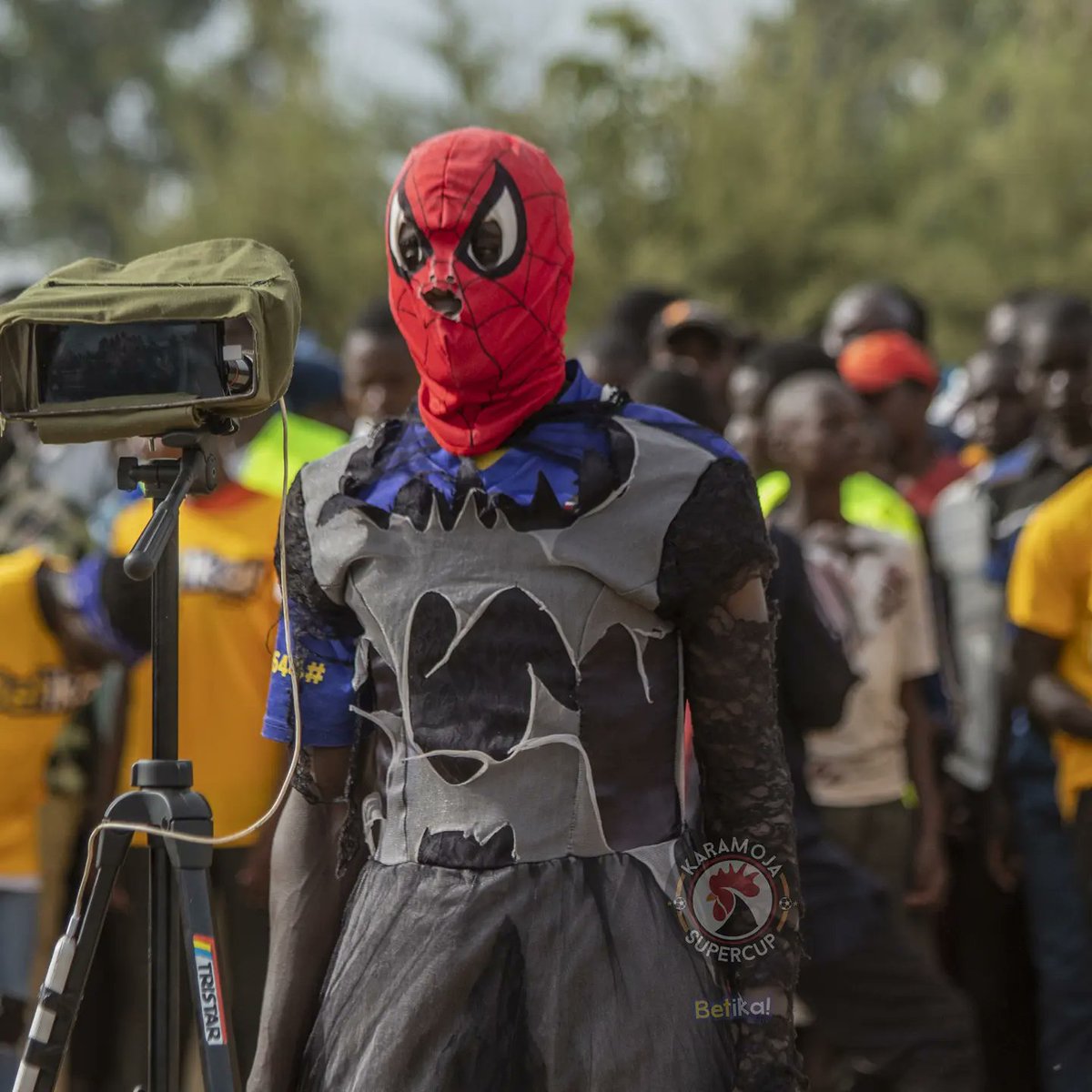 bramwelkaramoja's tweet photo. Samitsi FC Fan number 1. His name is Enock a.k.a Spiderman. He sprints faster than Usain Bolt from one corner flag to another. Football is all about Fans and there is always ONE that stands out. Big up Enock 👊👊

#KaramojaSuperCup #Football #Fans #Samitsifc #aBoyFromKakamega https://t.co/PTXCCQAzzC
