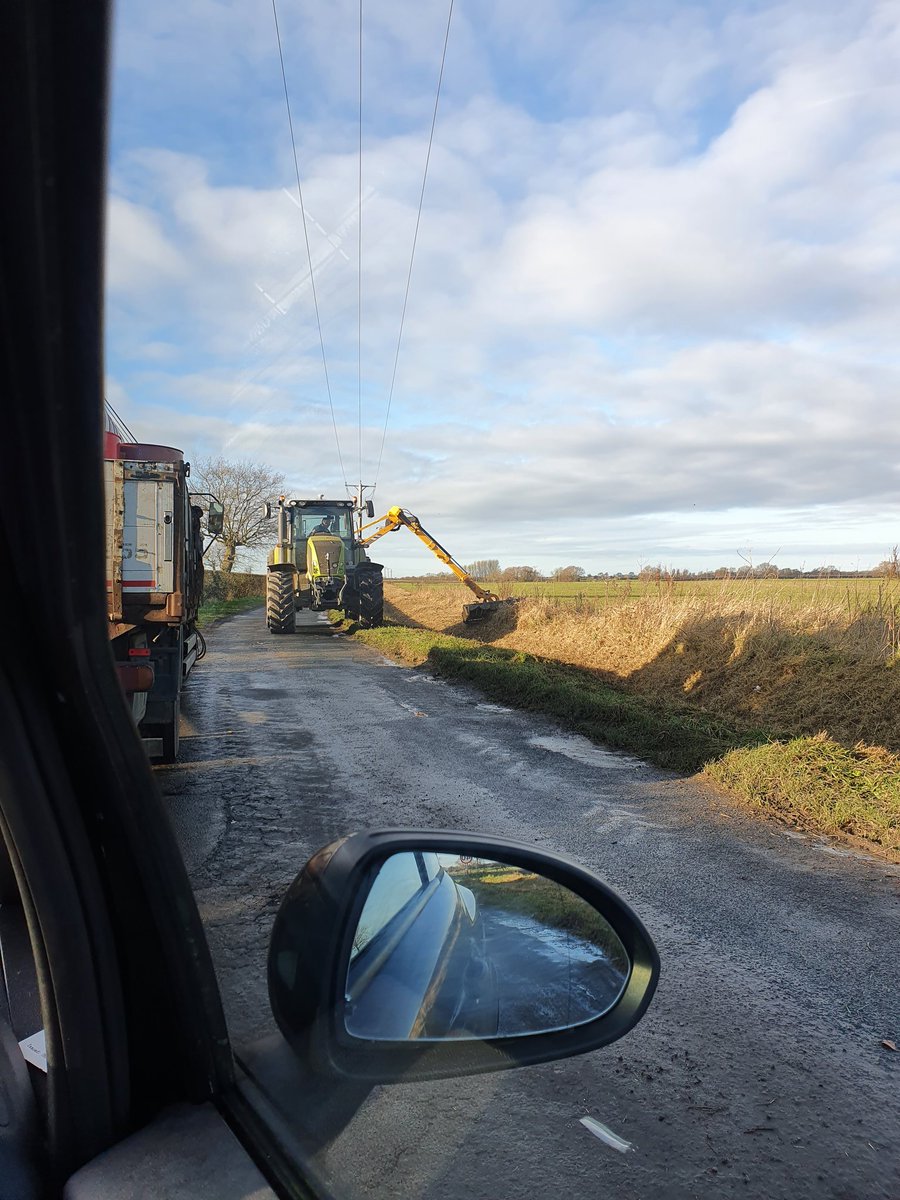 ecoacou_ollie's tweet photo. This is good. It was starting to look messy, and I didn't like the Corn Buntings, Yellowhammers, Linnets, Tree+House Sparrows, Stonechat, Dunnock, Robins, Wrens and Goldfinches that were using it to feed much anyway. https://t.co/W8FWqvXRZZ