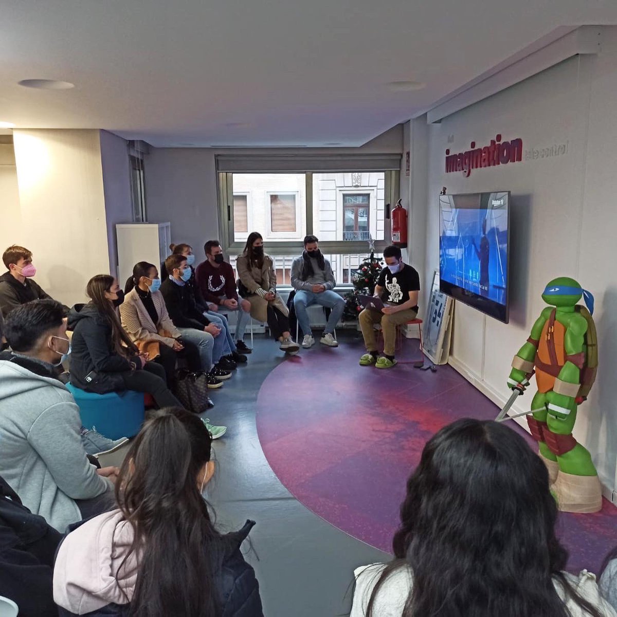 ceste_zgz's tweet photo. ¡Cómo disfrutó #3BBA en la visita a @imascono! Gracias por el taller Creativity and Innovation, fue muy interesante 🔝 @HP_imascono
#CESTE #CESTEempresas #CentroUniversitario #CESTEmasters #hablamosdecrecer #UWTSD #genteCESTE #CESTEesCRECER #zaragoza https://t.co/yvfonAMbq2