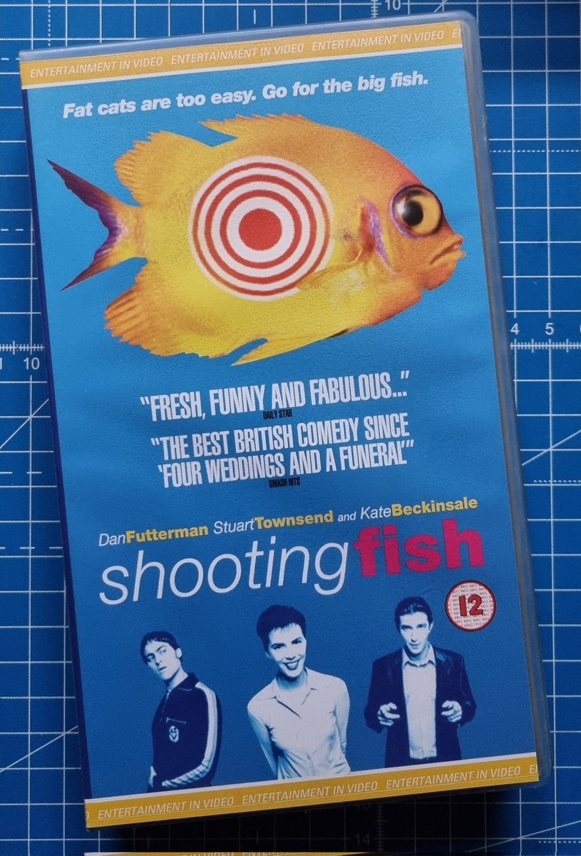 Finselbix's tweet photo. Dank @Me_andtheFarmer kann ich euch heute einen großartigen #RetroFilmTipp geben. "Shooting Fish" von 1997. Eine englische Liebeskomödie mit einer wunderschönen (und unglaublich jungen) Kate Beckinsale... Oh man, war ich damals verknallt. 😅 https://t.co/O0vlKx20LV