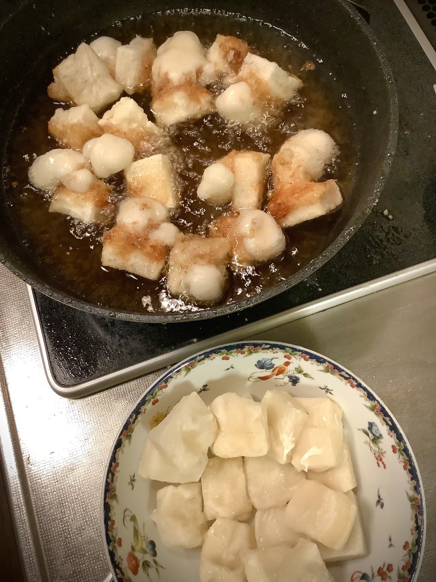 三ヶ日、神仏にお供えしたお餅を揚げて巨大あられ作ったわよ〜 