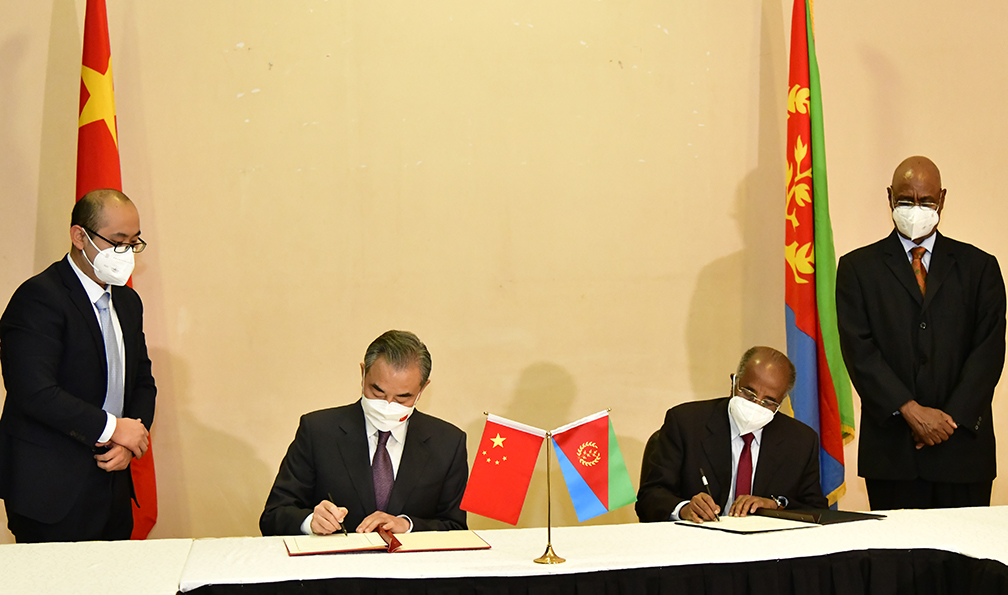 hawelti's tweet photo. The Chinese delegation led by State Councilor and Foreign Minister Wang Yi departed from Eritrea in early afternoon hours today. A Joint statement was signed by the two Foreign Ministers. 

https://t.co/RJpoDdW1V6 https://t.co/2qEEQETo3Y