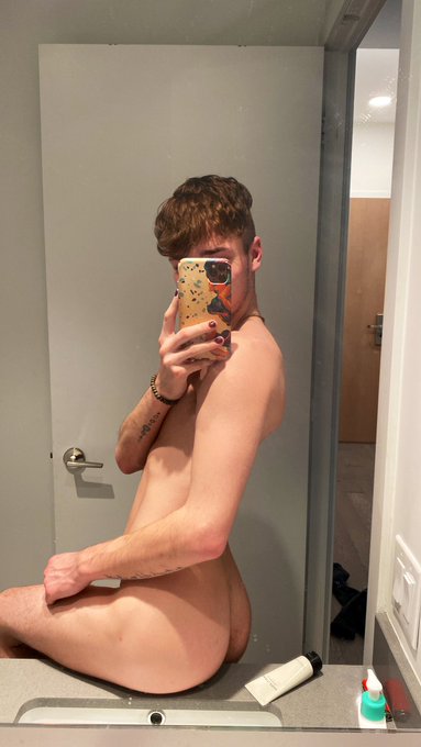 Happy New Year 🥳  retweet for the video😍 https://t.co/SRgZKM72Nc<a href="/tag/newprofilepic"class="tags"><span>#newprofilepic</span></a>