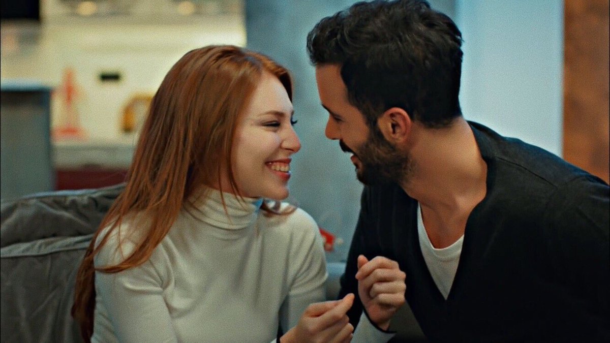 ESanguNews's tweet photo. 🚨| Elçin also said in this interview that she was very happy when she saw all the success and interest that Kiralik Aşk had in Spain! https://t.co/QMdic54K6W