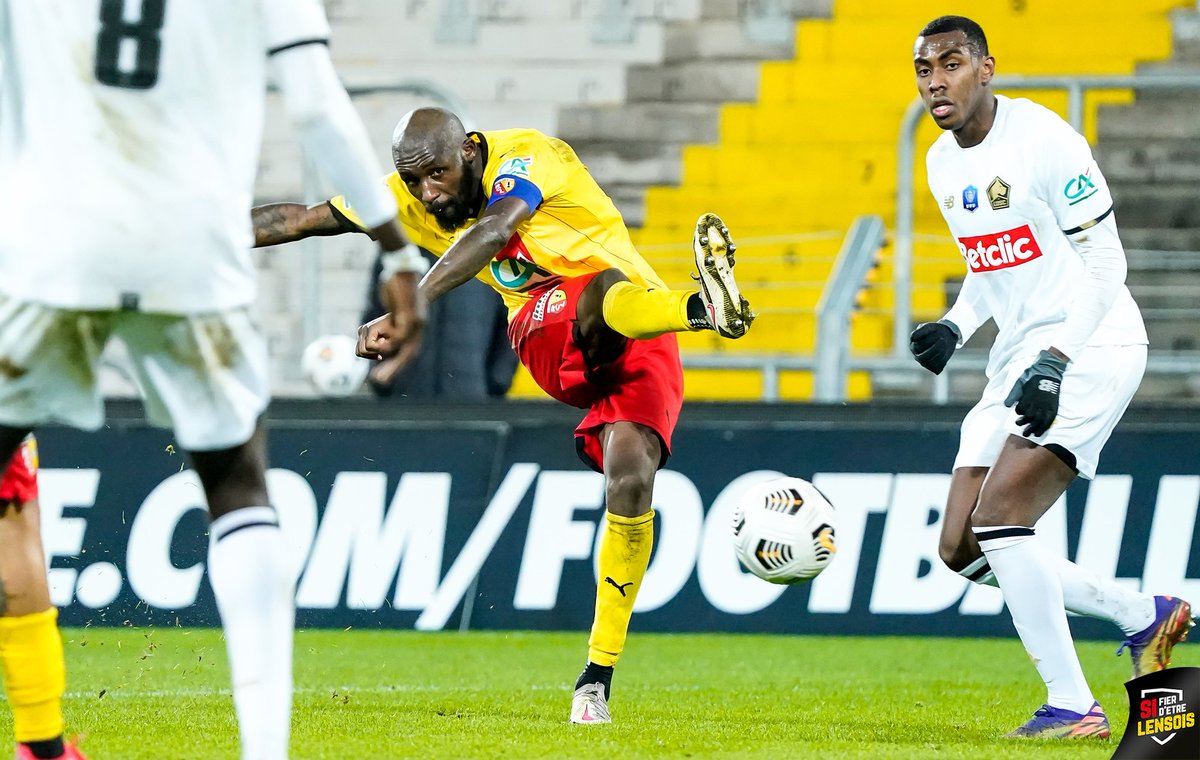 RCLens's tweet image. ⌚👈 

Quand l&apos;horloge du 59 se dérègle et indique finalement 95&apos;... 

#RCLLOSC