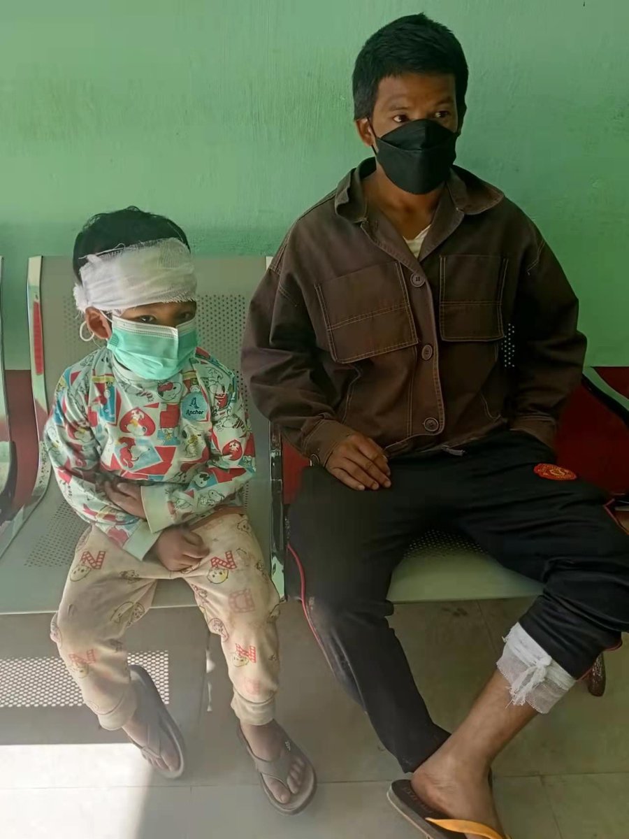 TheChindwin's tweet photo. Myanmar military’s shelling of heavy #weapons has landed in the border town – Namhkan in northern #Shan State, injuring six civilians, including two children aged 5 and 2. 
Locals have confirmed the shelling of weapons against the civilian occurred before a clash has happened. https://t.co/4KmLXfDDyN