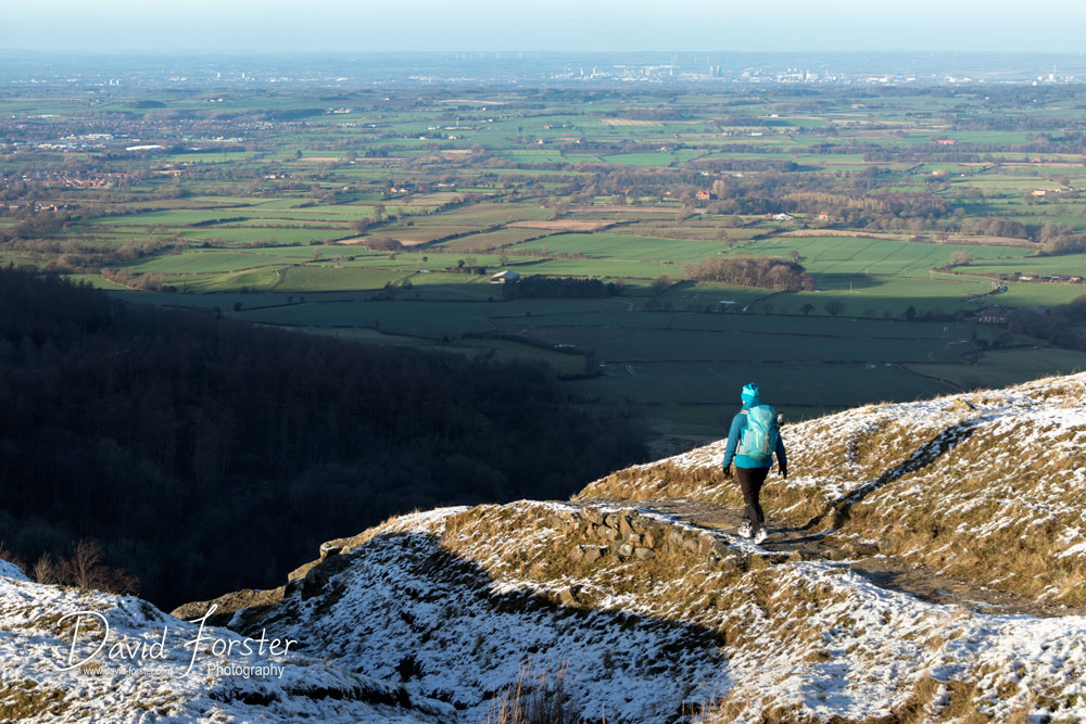 A dusting of snow under a blue sky on the Cleveland Way, North York Moors National Park. Perfect for a winter walk. #StormHour @ClevelandWayNT #weather #snow @northyorkmoors