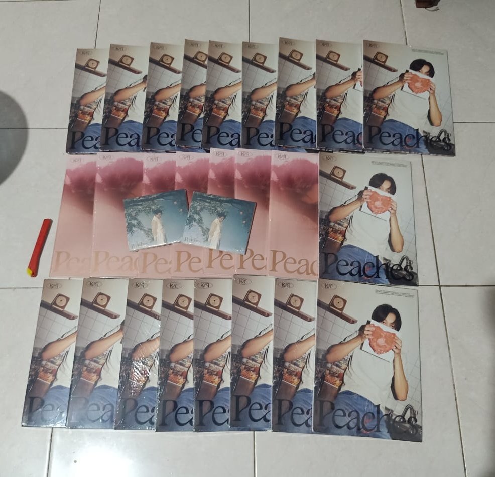 ransenter's tweet photo. Thanks ka album ku udah sampe dengan selamat,maaf ya bawel dan banyak ngerepotin👍🖤  
Poster nya gaikut kefoto hehe
@erigor_project @baek_aja https://t.co/0iu8SUjkN2