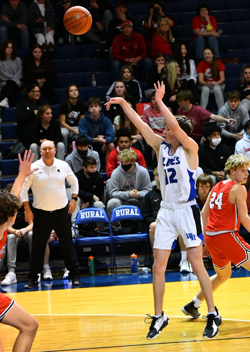peterson_rick's tweet photo. Game recap: @BachelorJack scores career-high 28 points with seven 3-pointers as @RuralBasketball tops @T_HighHoops, 56-51. @Quincey34001 adds 18 points for Junior Blues while @BrysonThrasher leads Trojans with 15 points on five 3-pointers. ...
https://t.co/Vj4afNK6eo https://t.co/UnpexgfpkL
