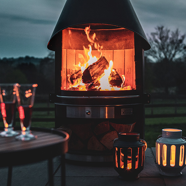 The Girse Outdoor Fireplace &amp; BBQ is a handmade outdoor fireplace made of stainless steel, and is available in three colours and heights! The corrosion-resistant construction allows you to leave your fire place outdoors and without a cover all year round.
robeys.co.uk