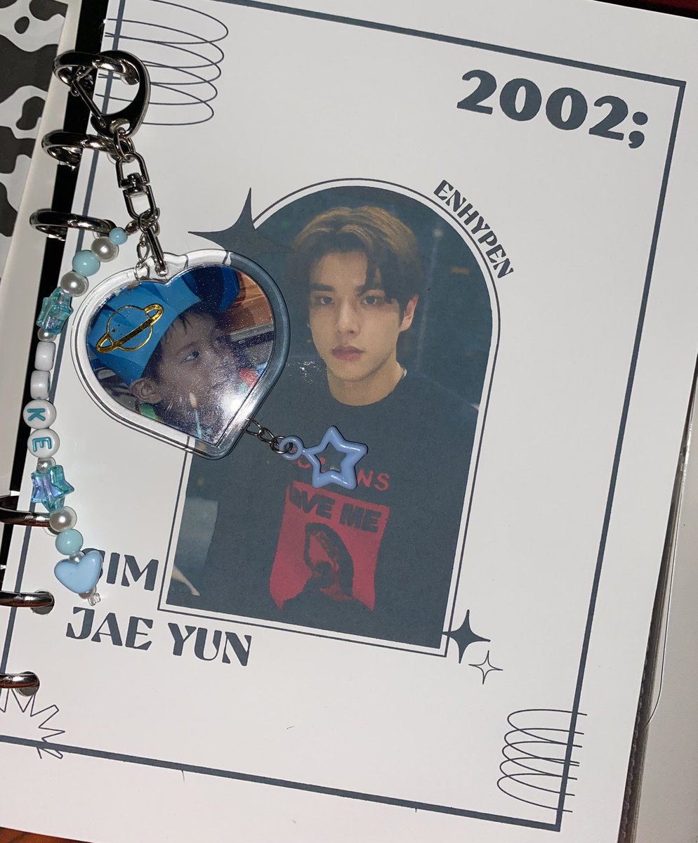 pabilijake's tweet photo. — mail ☻

loe @pabiliwonu salamat poh sa binder cover &amp; back cover eme eme q .. pacomms n kayo sakanya pero wag muna ngayon hahaha nagpapahinga yung tao wag natin abalahin 😊

#thingswonu https://t.co/oPDxhCSWpU