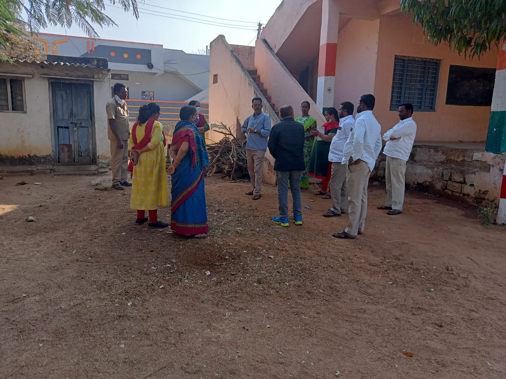mb_telangana's tweet photo. #Missionbhagiratha Teams  Chief Engineers 
1. Sri A. Chandramouli  Sir @ villages in #Farooknager (M)
2. Sri K.Srinivas Sir @ isolated habs in  #Pinapaka (M)
3. Sri J.Chakravathy Sir @ progress of work in #Mallannasagar Project
@SmitaSabharwal @DayakarRao2019 https://t.co/bxVR6HGGyv