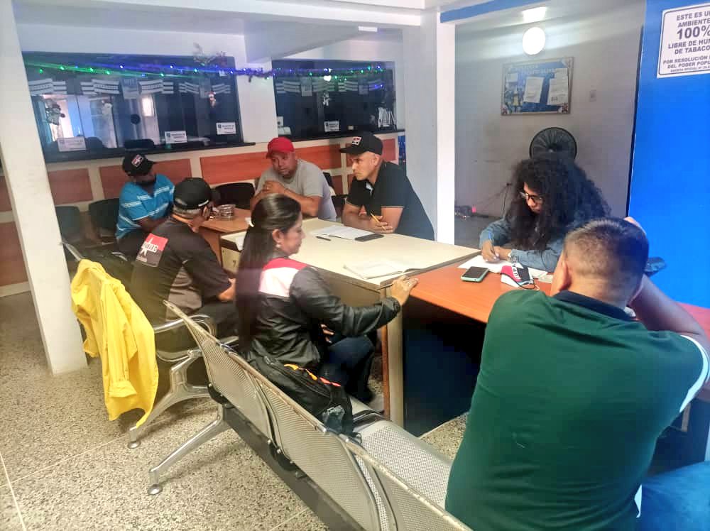 MeridaMrt's tweet photo. Con alto grado de compromiso y disciplina la Dirección Regional del Estado Bolivariano de Merida se reunió el pasado #2Enero en el marco del año de "La Cultura y el Deporte" así como afinar el trabajo que se va a realizar en este nuevo año, sin olvidar la Organización y Formación https://t.co/8wG83xfs86