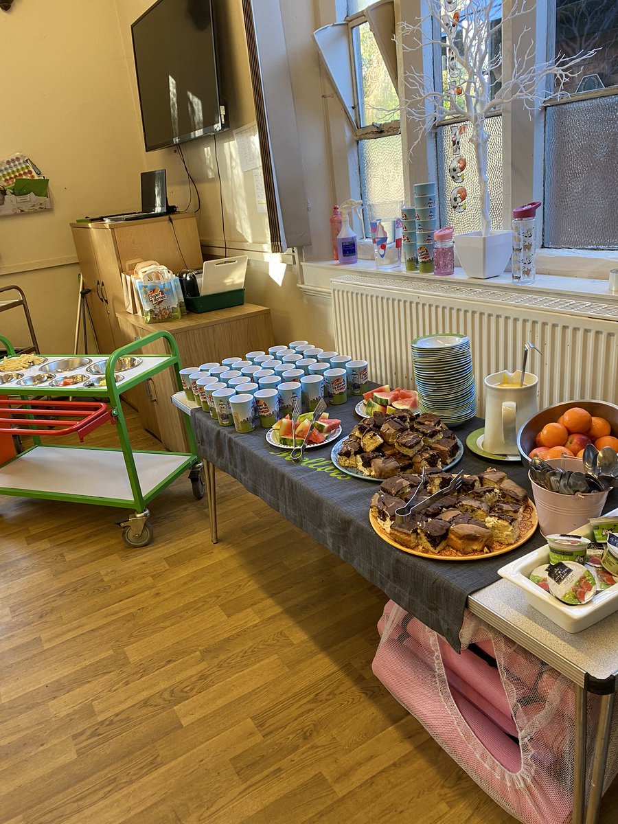 At Styal Primary School and we are off to a good start Roast Day <a href="/mellorscatering/">Mellors Catering Services</a> <a href="/DBNutrition_/">Danielle Watkins BSc (Hons) RPHNtr</a> <a href="/SashaWa55340819/">Sasha Walters</a>