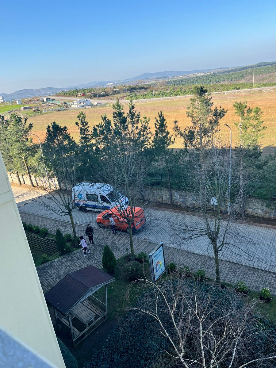 justkgw's tweet photo. @okanedu öğrencileri olarak kendimizi güvende ve sağlıklı hissettiğimiz bir ortam istiyoruz. Artan Covid vakalarından dolayı okulumuzun alt yapısının bu konuda güçlü olduğunu bildiğimizden online eğitim kararı bekliyoruz.  @bekir_okan @Mustafakocak52 
#okanonlineolsun https://t.co/6nY3s6DDRH