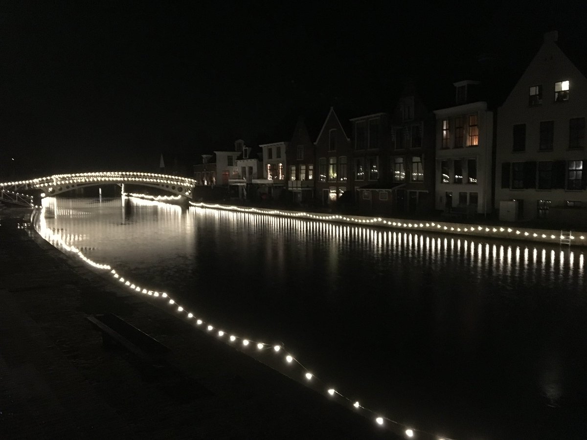 AnnavanderMeul1's tweet photo. Na en tijdens de jubileumuitzending van de NOS over de 15-de Elfstedentocht diverse reacties van oudgasten van ons Stadslogement Kleindiep gekregen. Zo leuk! #keerpuntDokkum #elfstedentocht https://t.co/6cZRhNR7dy