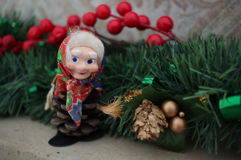 AuthorRossi's tweet image. In #Italian folklore, #LaBefana is an old woman who delivers gifts to kids on eve of #Epiphany (Jan 5). If children are good La #Befana leaves sweets or candy, if bad a lump of coal or piece of dead wood. Tradition is to leave a glass of wine for her as opposed to milk for #Santa