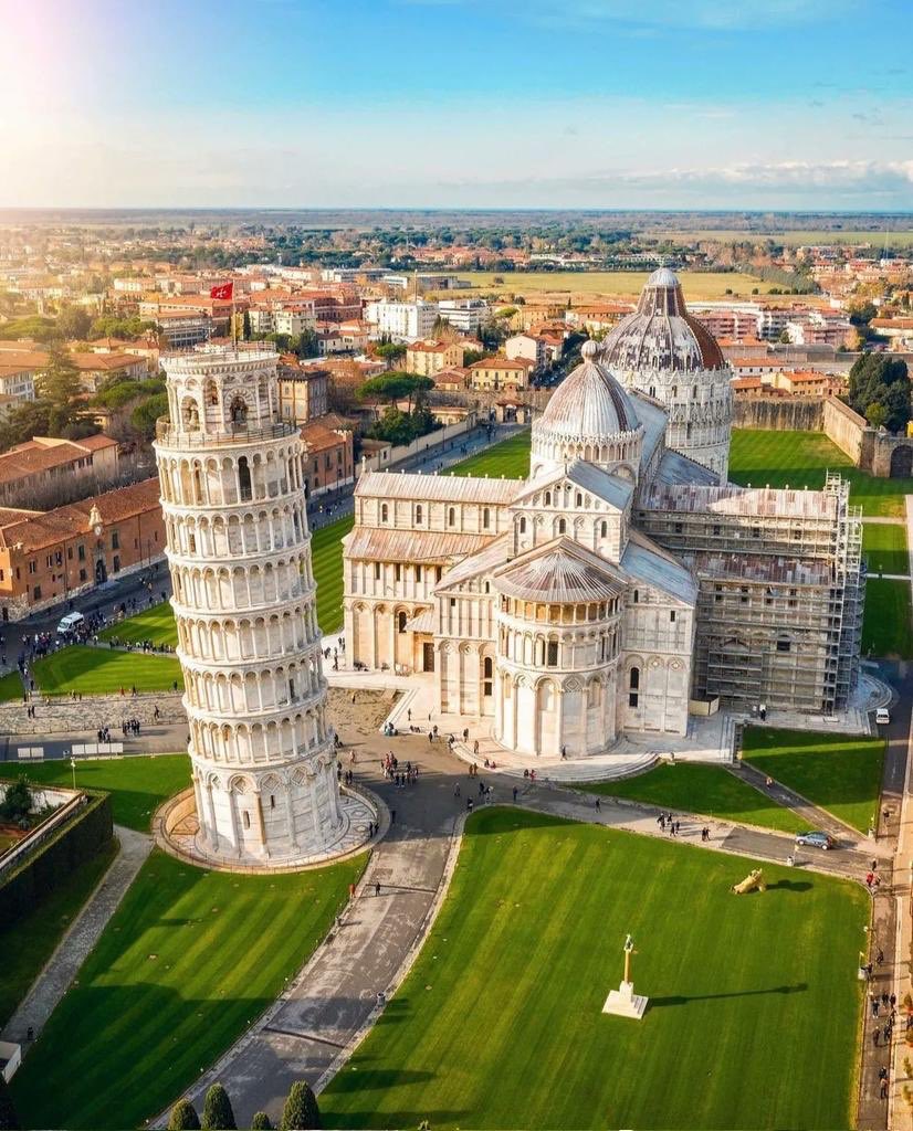 DanteFontana3's tweet photo. Pisa, su catedral y su famosa torre, Italia! https://t.co/DHfhKr1Cjd