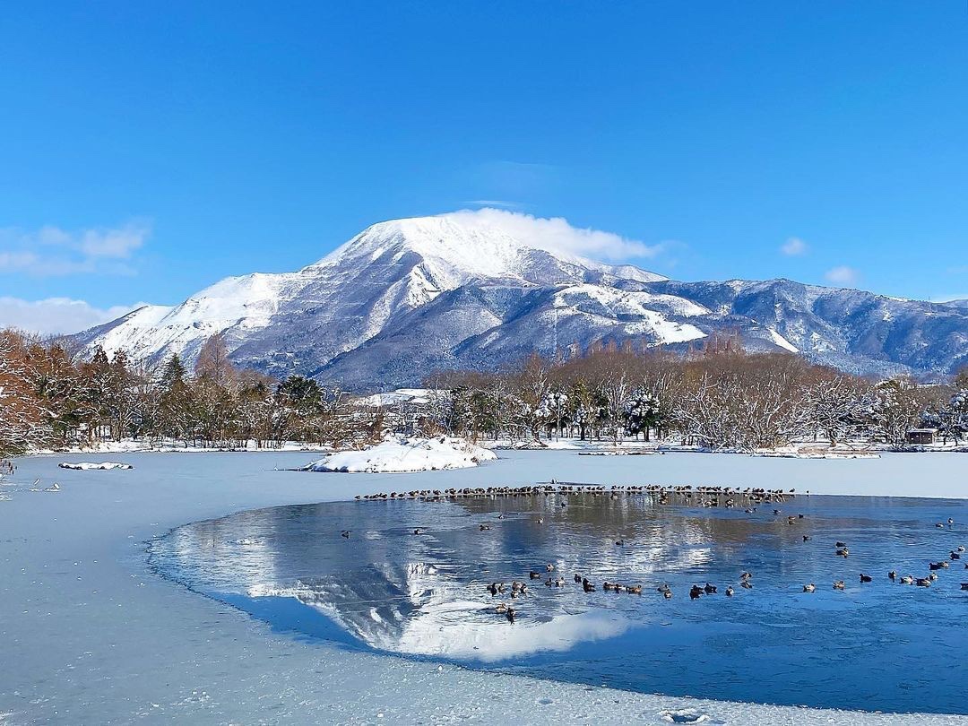 しがトコ 滋賀を自慢したくなるローカルメディア 極寒にそびえる伊吹山 Location 三島池 米原市 Photo By Maibara City T Co Yn5ns4n6f0 しがトコ 滋賀県 Photography Instagramの投稿をtwitterでツイート T Co Kba8jdsqv5 Twitter