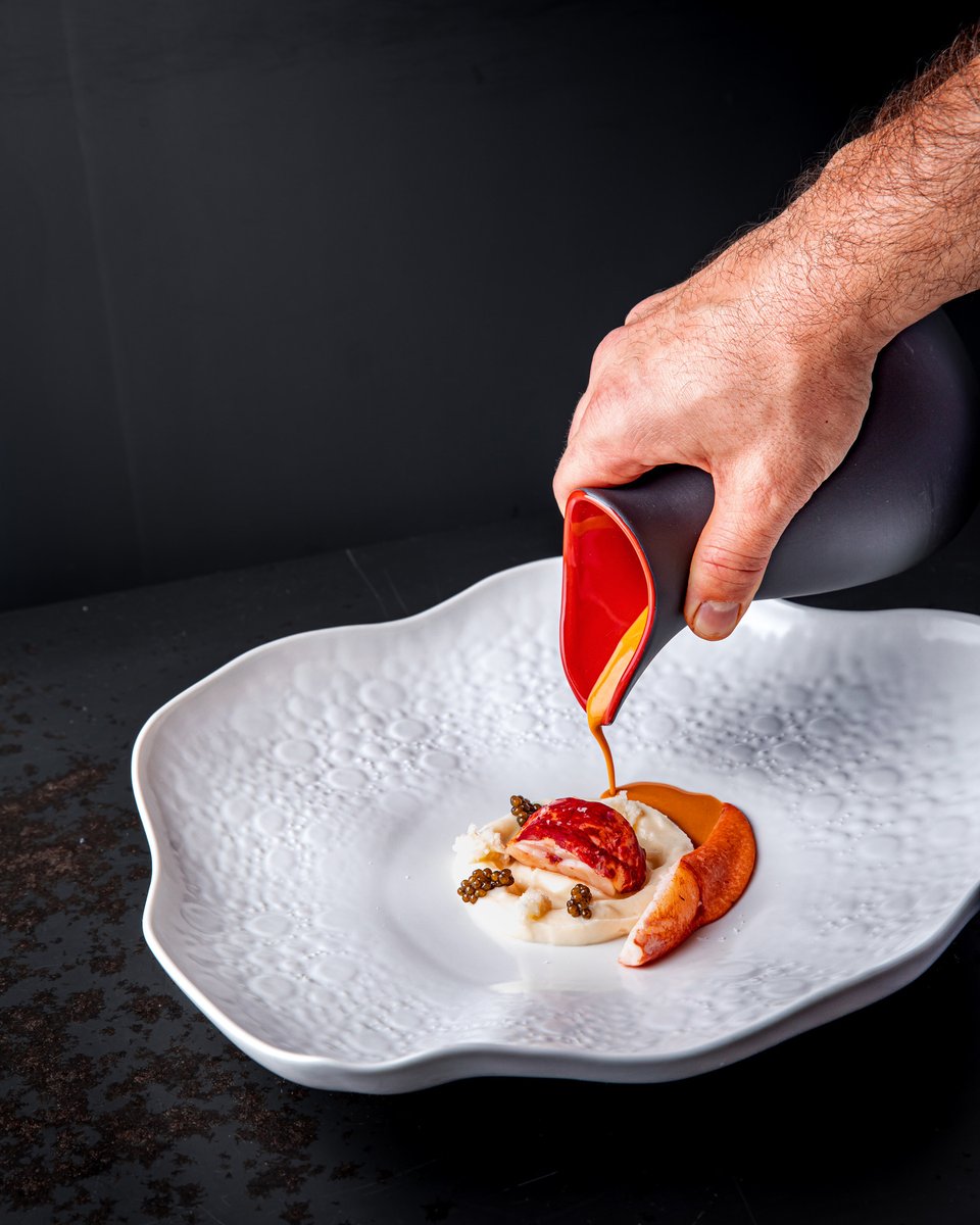 rest_augaesal's tweet photo. ¡Cómo locos por cocinaros nuevos platos! La inquietud forma parte de nuestro ADN 🍴💧

RESERVAS 📲 https://t.co/9oZG07IO3z
📍 Rúa da Fonte de Santo Antonio, 8

#AugaeSal https://t.co/mlo1dGqF1S