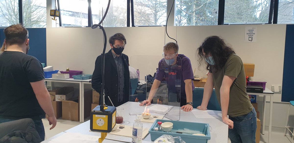 Great session on effective science demonstrations this morning. First time doing them in our new science lab! @DeptEdYork <a href="/PGCEUnivofYork/">University of York PGCE</a> @PGCEgeogUoY <a href="/pgcehistyork/">@PGCEhistyork</a> @PGCEEnglishYork <a href="/UniOfYork/">University of York</a>