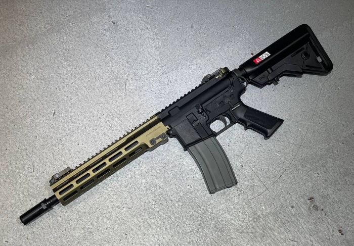 DropShootClub's tweet photo. 本日のオススメ
vfc製URG-I MK16 12.5インチgbb（aplus）
アメリカ陸軍特殊部隊（USASOC）のM4A1に搭載された新型アッパーレシーバーモデルです

#エアソフト　#DropShootClub  #エアガン　#エアソフト　#vfc #サバゲ　#ar15 #m4a1 https://t.co/9kEInxP3Ae