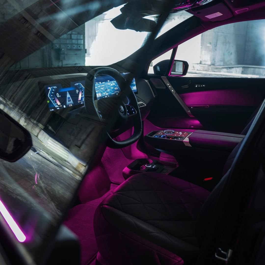 bmwru's tweet photo. Знакомьтесь: это новый BMW iX M60. Два электромотора мощностью 619 л. с. разгоняют автомобиль до 100 км/ч за 3,8 секунды. 

Узнайте обо всех деталях модели: https://t.co/m6Z5eDIA3m https://t.co/HmzBngDbgI